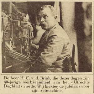 870038 Portret van H.C. van den Brink, bij zijn 40-jarig jubileum als zetter bij het Utrechtsch Dagblad (Oudegracht ...